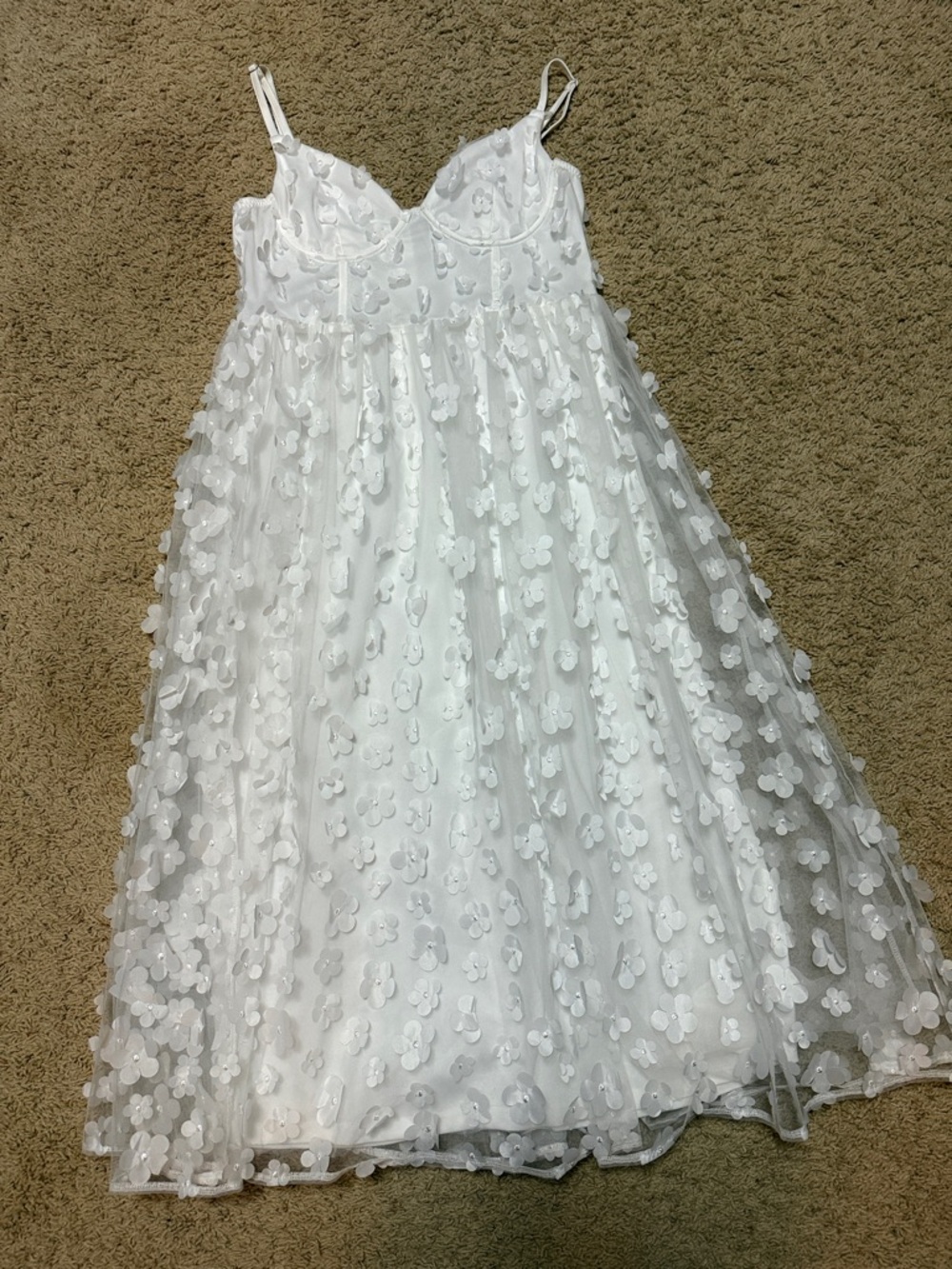 Lulu’s White 3D Floral Whimsical Bustier Midi Dress Size Large